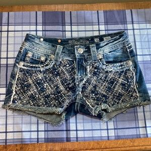 Miss Me Signature Shorts w/ bling (JE8086H)  Size 26